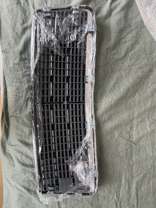 Решетка Mercedes C-Class W202 93-00 НОВА