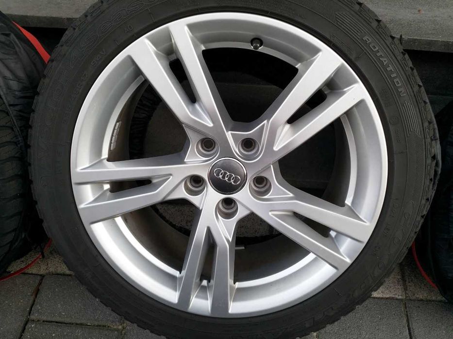 Vând 4 jante de Audi (de pe A3 Limuzină) cu cauciucuri all-season.