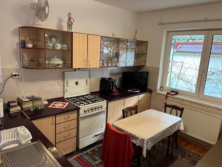 Vand casa cu 3 camere, garaj, livada si teren in Miercurea Nira