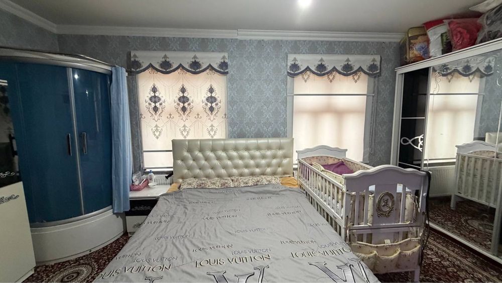 Yangiyol tumani tinchlik mfy  18.72 sotik 8 xona qo’yxona molxona bor