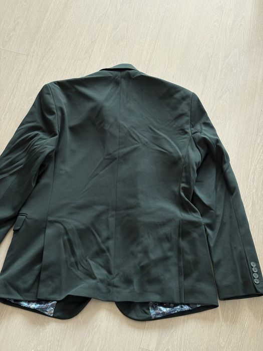 Мъжки официален костюм