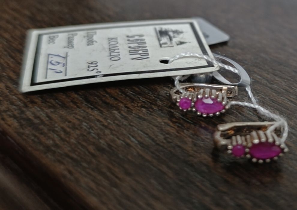 Серебряные сережки для девочек в отличном состоянии