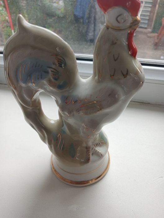 Фарфоровые статуэтки.