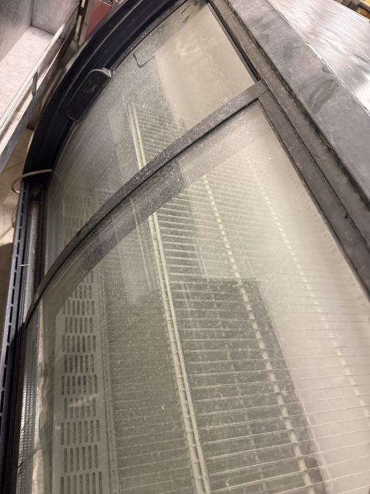 Продам холодильник витрину