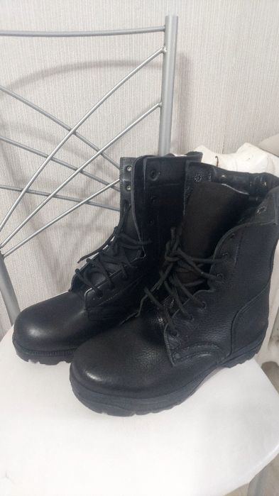 Продам зимние берцы.