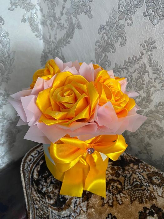 Розы из атласной ленты