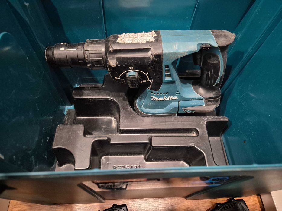 Макита акумулаторен безчетков перфоратор 18V Makita DHR243 с куфар Макпак 4 Makpac 4