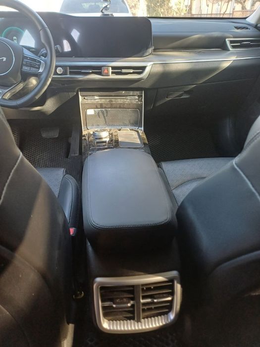 KIA K5 сотилади.