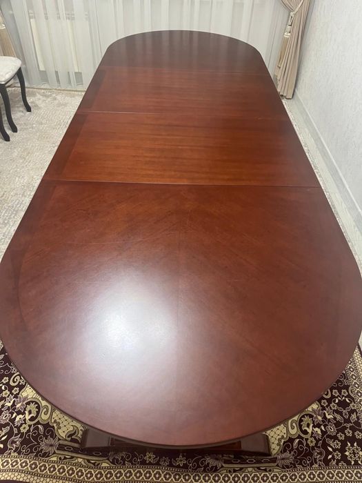 Продается деревянный стол