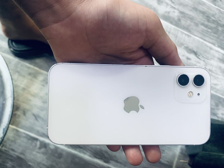 Iphone 12.
