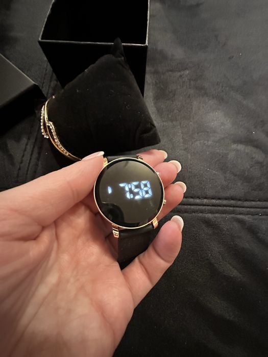 Елегантен дамски часовник с гривна