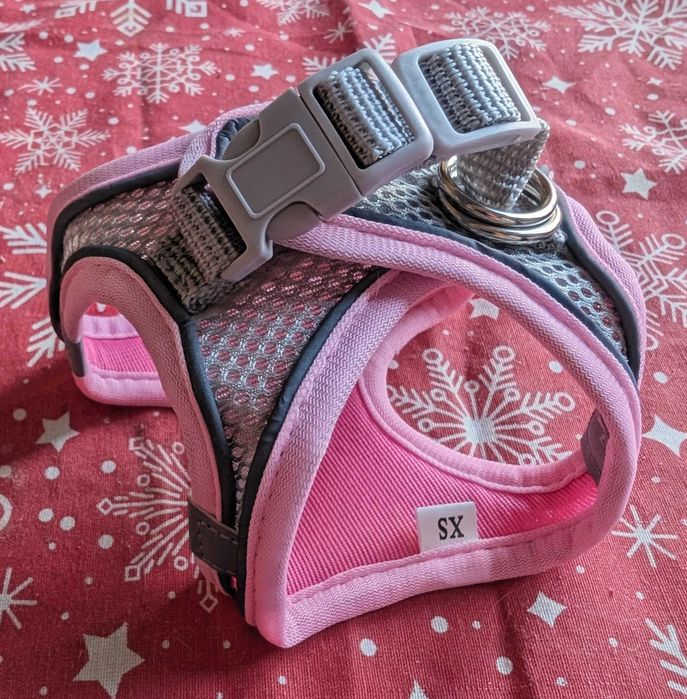 Розов нагръдник за малко куче или котка