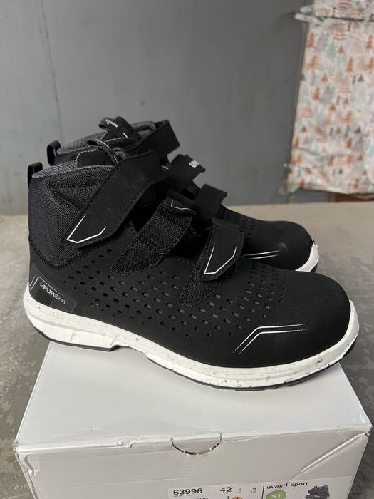 Vand bocanci Uvex marimea 42