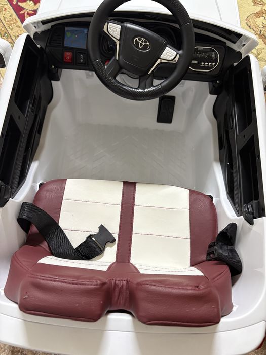 продам игравую машинку для ребенка