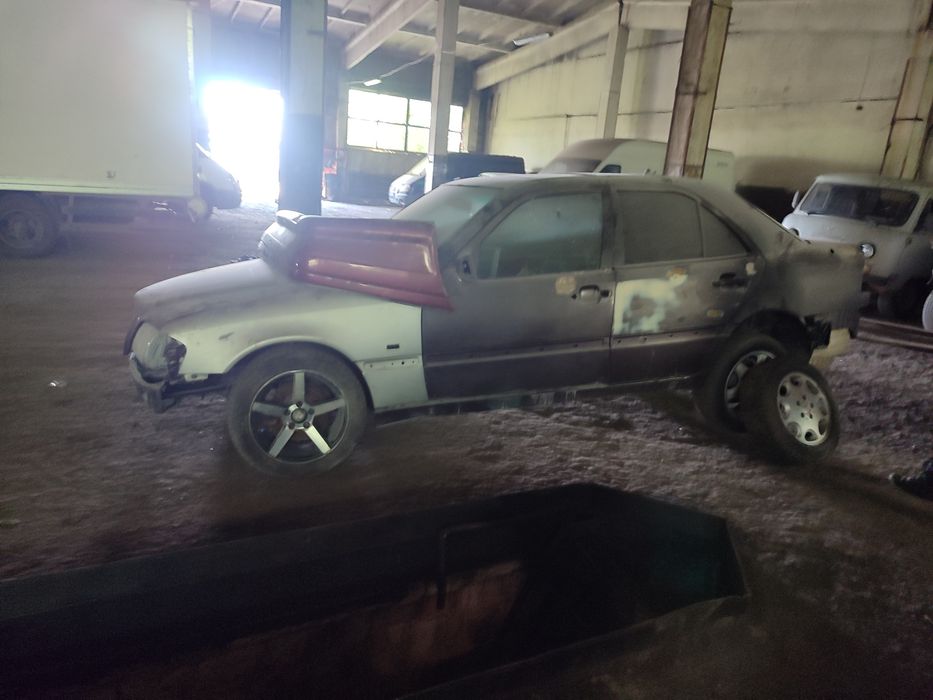 По запчастям продаётся МЕРСЕДЕС С180 W202