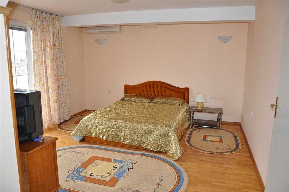 Дава се под наем Двустаен апартамент в Бургас, Възраждане - 68 кв.м за 153 € - Снимка #2