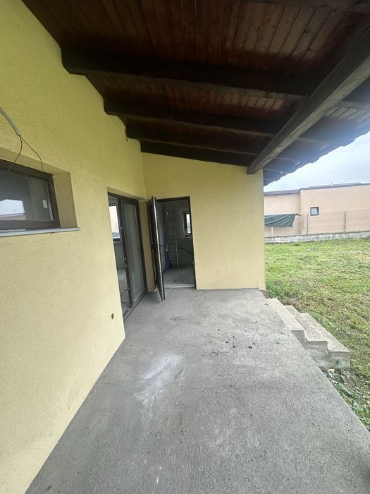 Casa tip duplex de vanzare