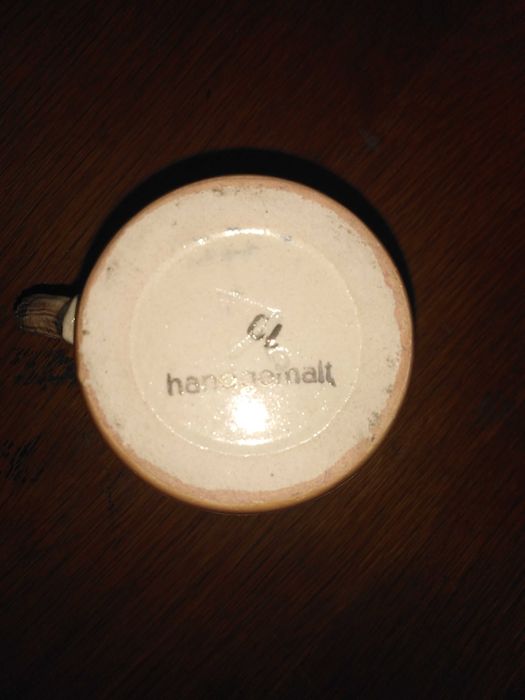 Красива   релефна порцеланова халба за бира