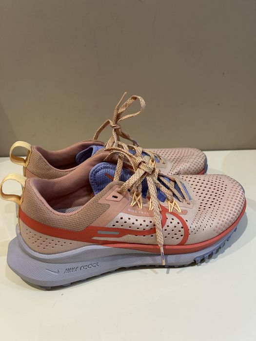 Дамски маратонки Nike