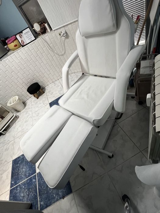 Стол за педикюр, кушетка бяла