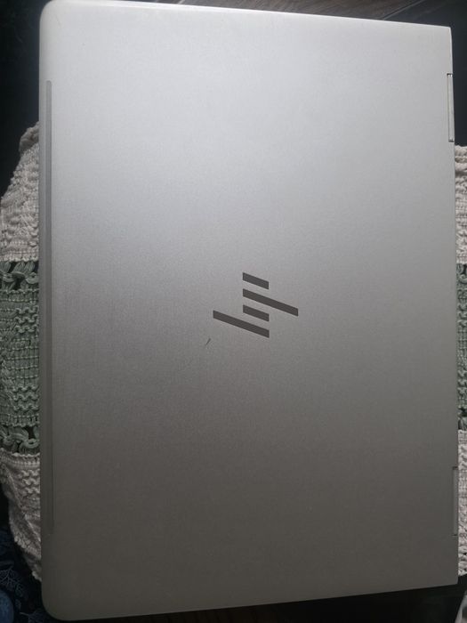 Лаптоп HP Spectre x360 13-w004nn с процесор Core i7-7500U, 8GB RAM, 512GB SSD PCIe и Windows 10