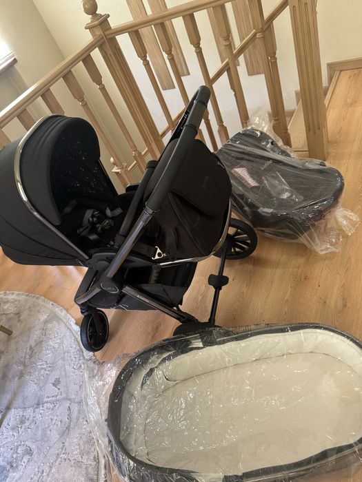 Коляска три в одном