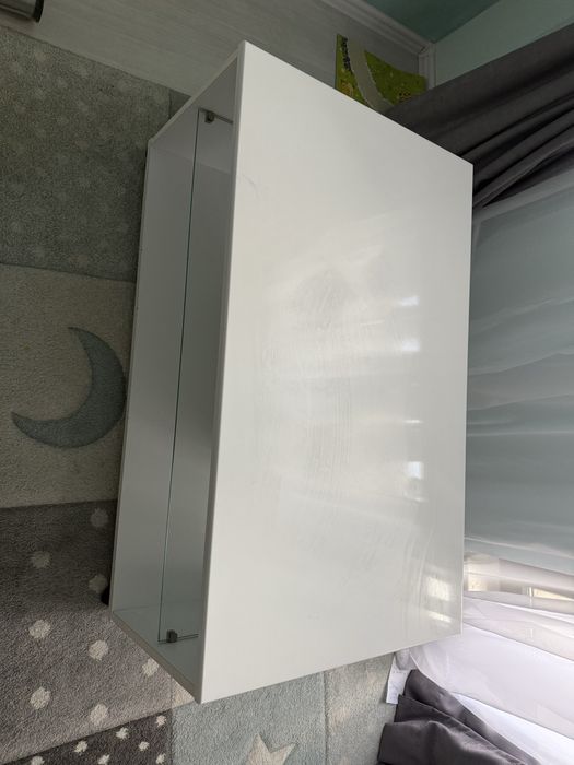 Продавам холна маса