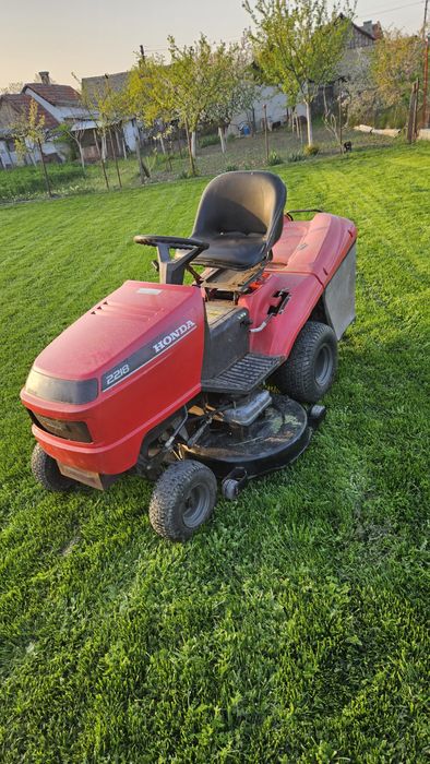 Tractoras tuns iarba Honda 2218