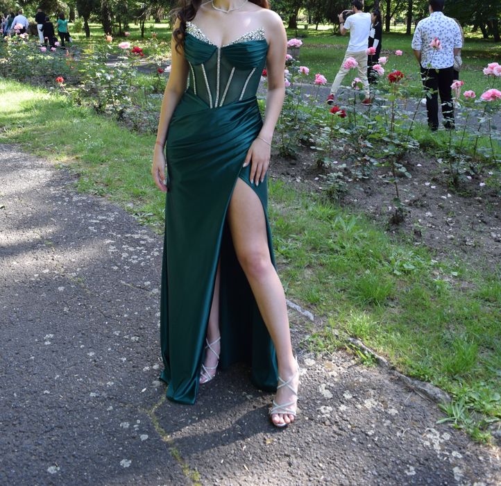 Бална сатенена рокля