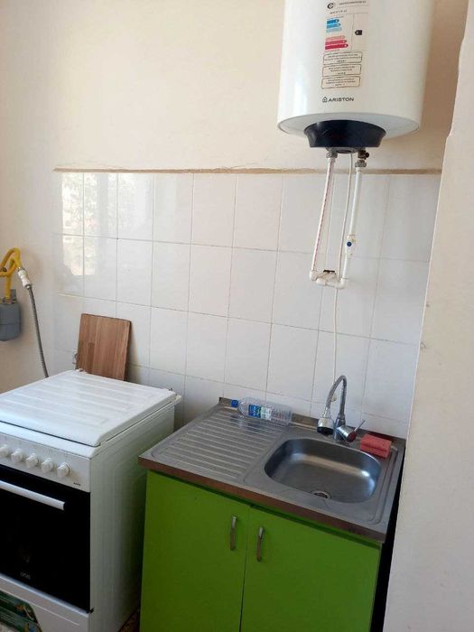 Kvartira srochniy sotiladi.