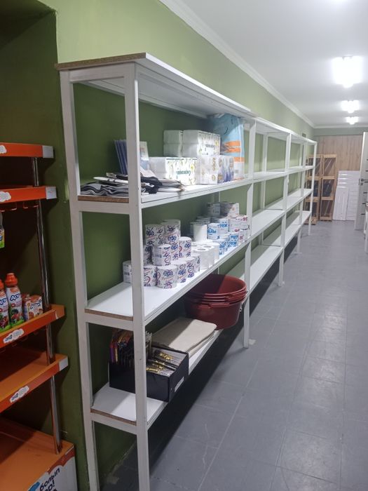 Стеллажи и полки