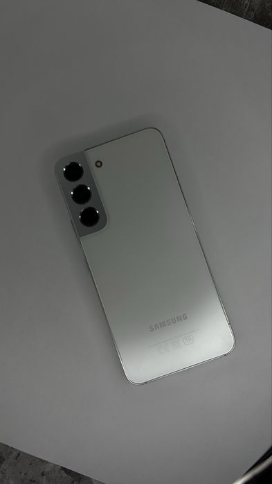 Samsung Galaxy S 22 в идеальном состоянии