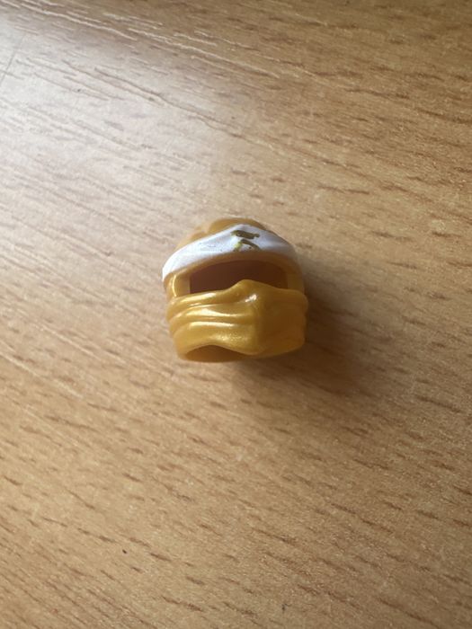 Шлем фигурка лего золотого ниндзя