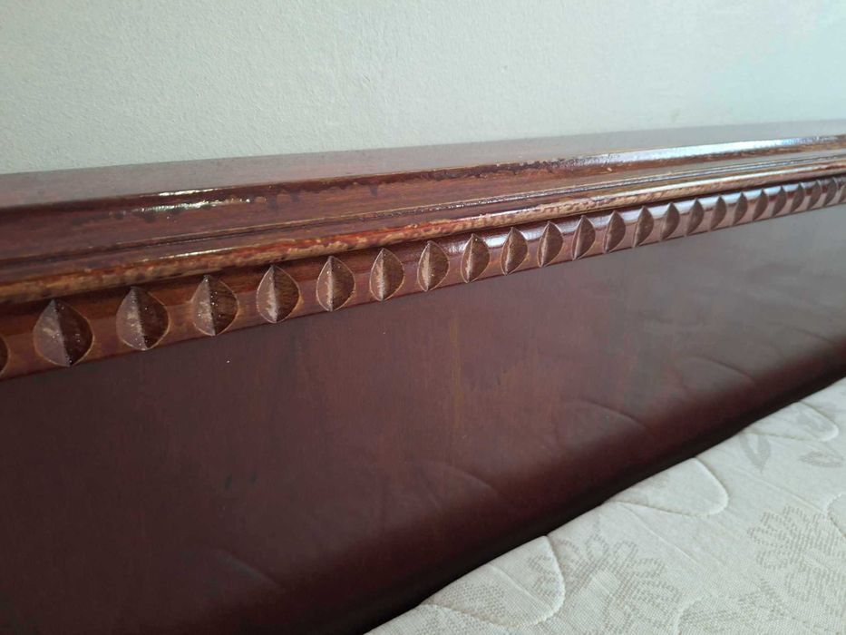 Автентична спалня с тоалетка от масивно дърво