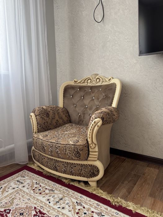 Диван и 2 кресла комплект.