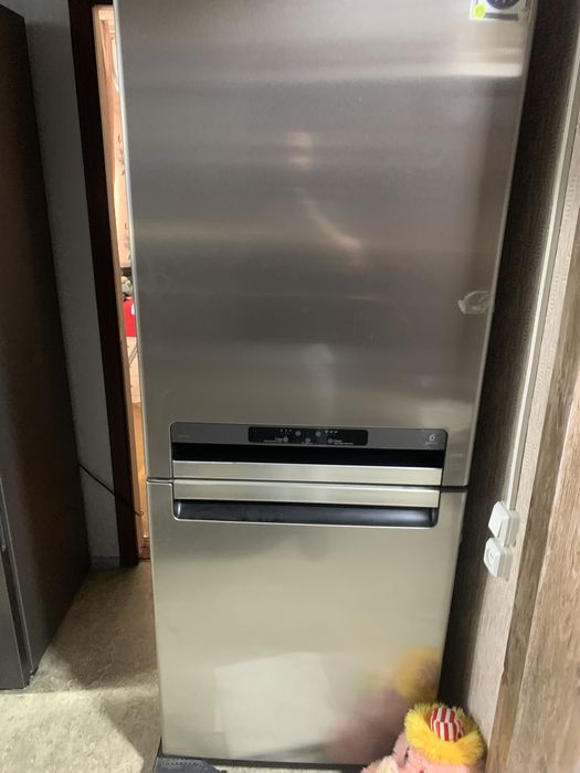 Холодильник Whirlpool
