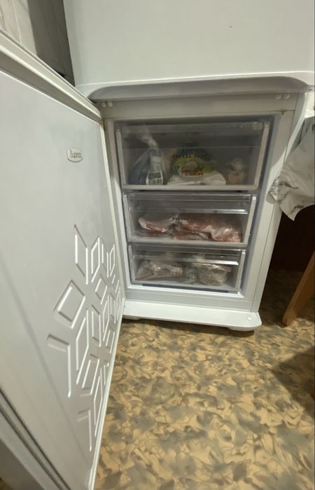 Продаю холодильник