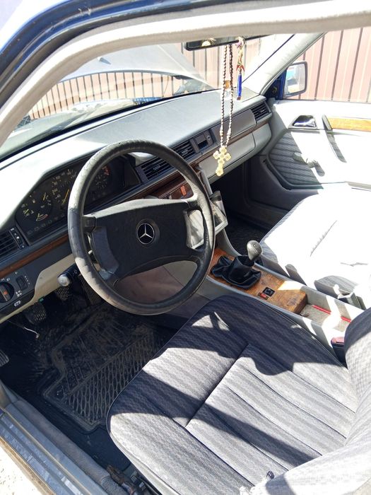 Мерседес 1990года на ходу