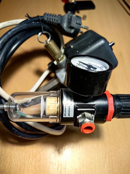 Пневматичен филтър регулатор AFR-2000 колплект с пресостат MDR 2-EA/11