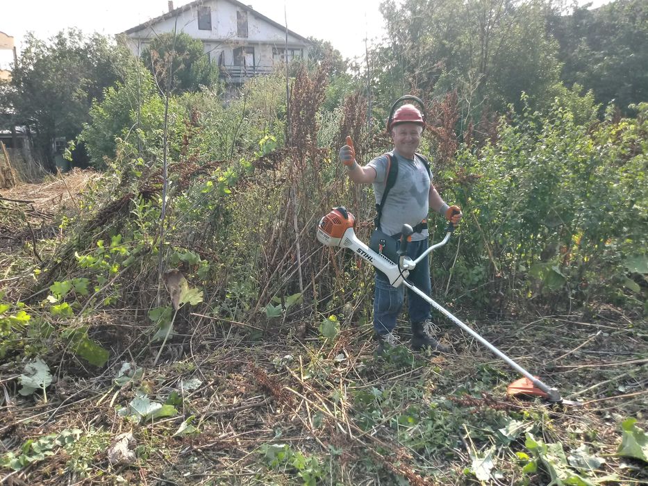 Почистване на дворове и обрасли терени в Бургаска област