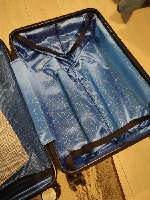 Чисто нов КУФАР С КОЛЕЛЦА NASA, ултра лек, поликарбонат, размер М