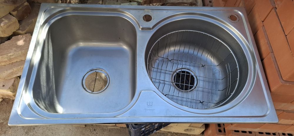 Продам кухонную мойку, б/у.