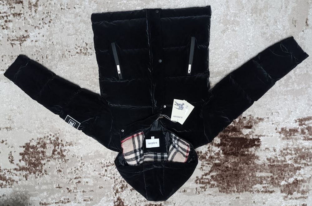 Vând geaca noua,model deosebit, pentru bărbați Burberry