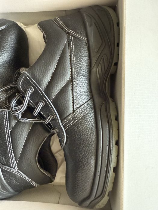 Работни обувки / естествена кожа с метално бомбе- 43 номер