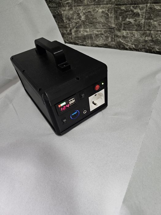 Baterie portabila cu priza 220v