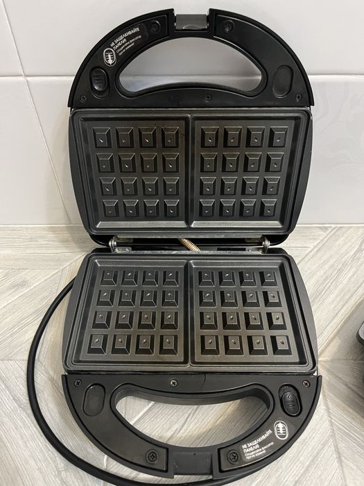 Мультипекарь REDMOND RMB-M603 серебристый, черный