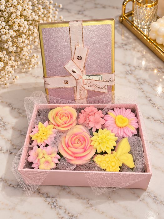 Aranjament floral din ceara de soia