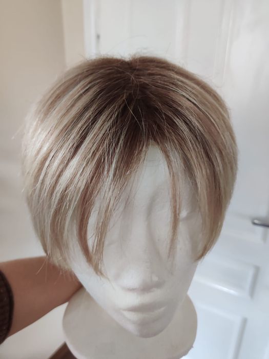 Продавам Перука.