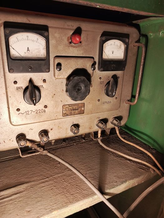 Продам  советское зарядное устройство