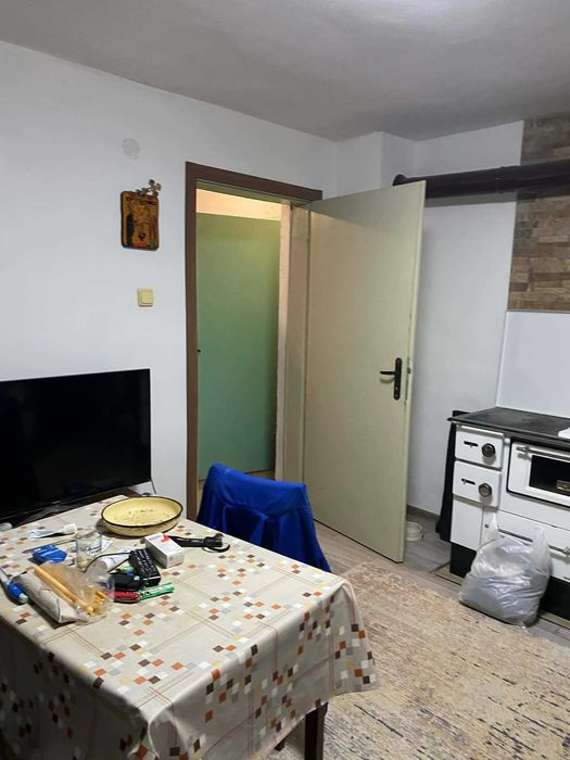 Монолитна къща с гараж с РЗП:240кв.м. с двор от 1462 кв.м.